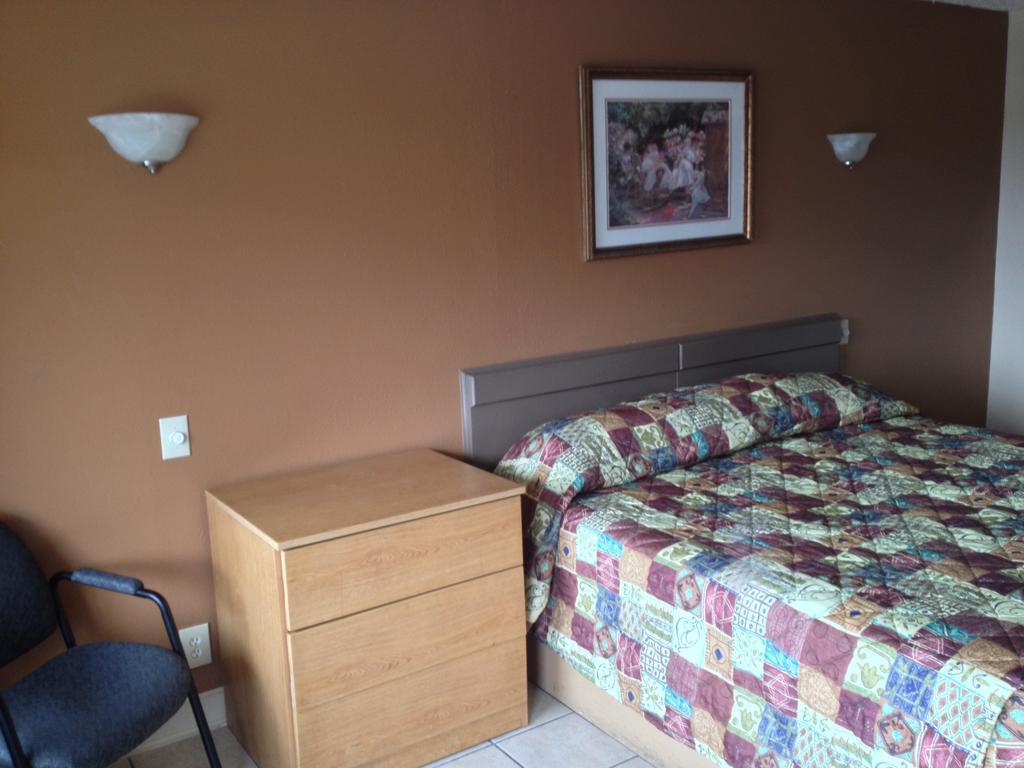 Austin Motor Inn Стая снимка