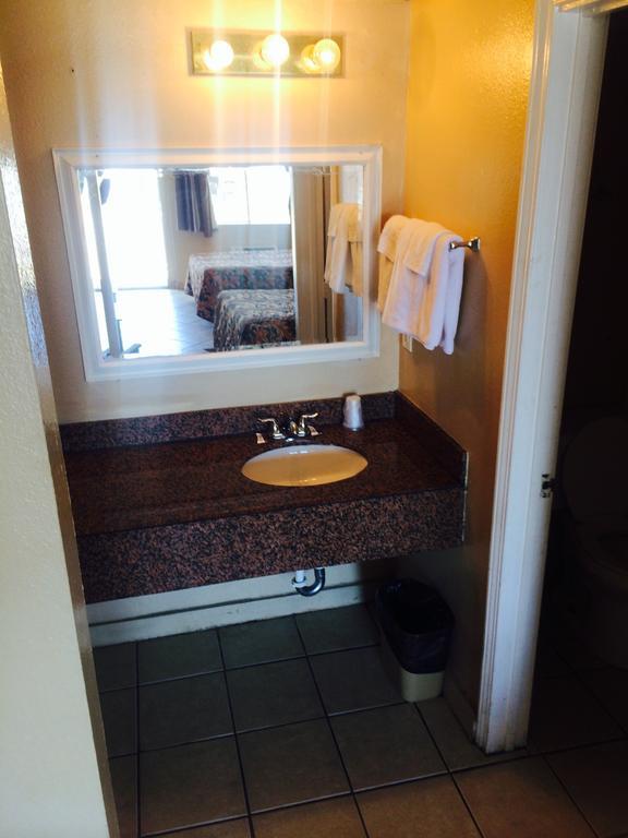Austin Motor Inn Екстериор снимка