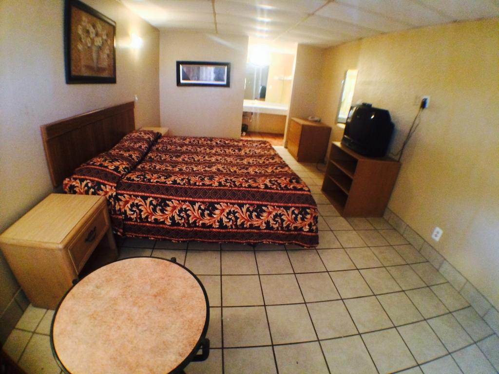 Austin Motor Inn Стая снимка