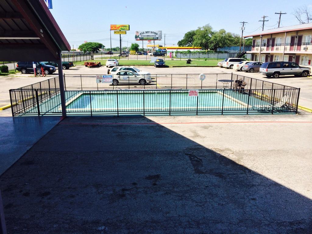 Austin Motor Inn Екстериор снимка