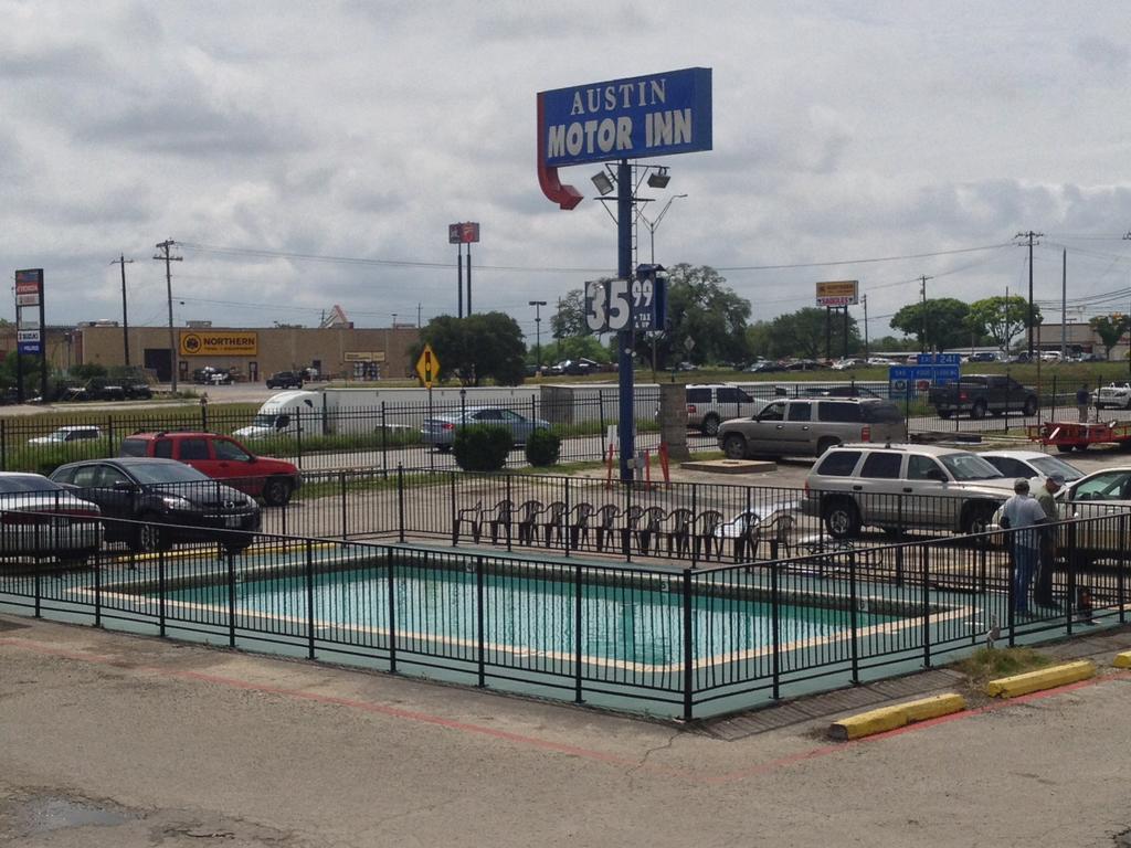 Austin Motor Inn Екстериор снимка